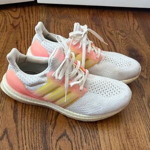 adidas UltraBOOST 5.0 DNA Strawberry Lemonade Size 9.5